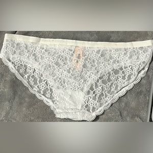 Victoria's Secret NWT white panties M